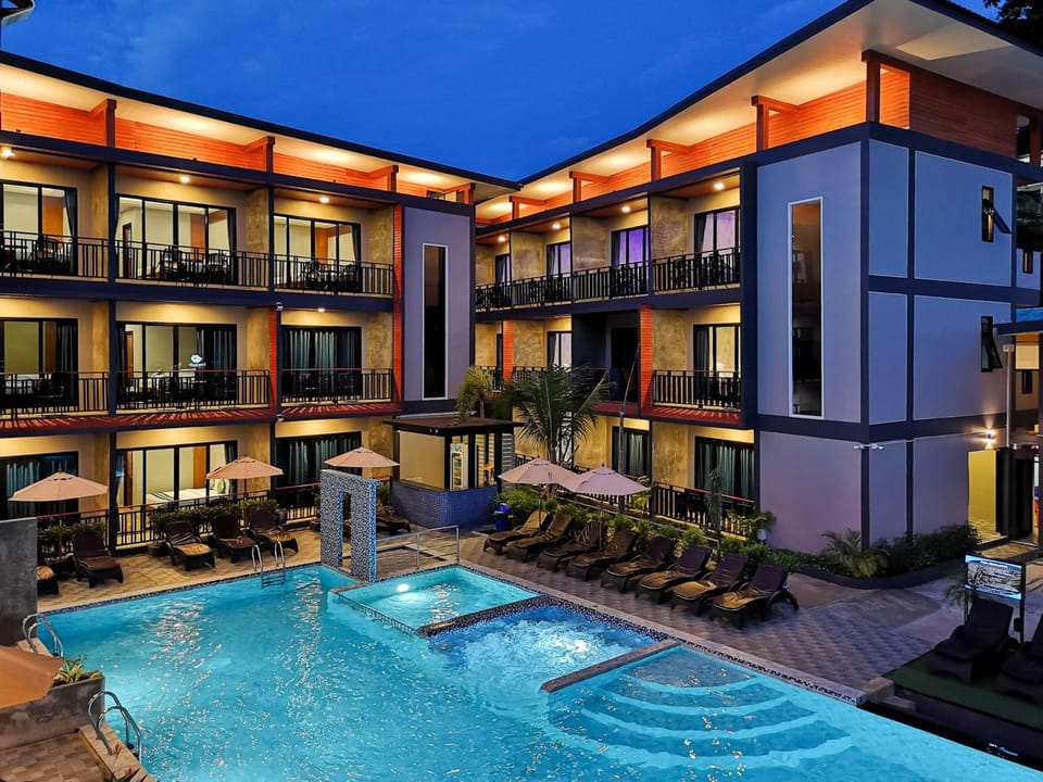 Swimming pool