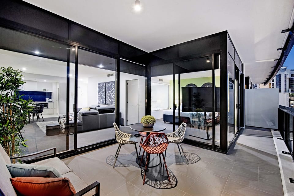 Circle on Cavill - WOWSTAY Hotel in Surfers Paradise