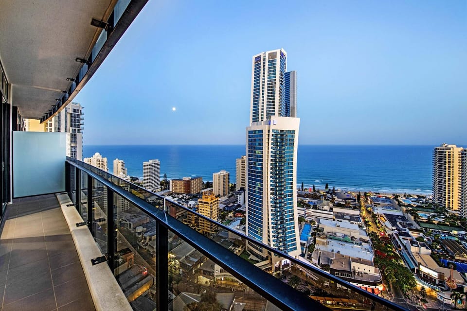 Circle on Cavill - WOWSTAY Hotel in Surfers Paradise