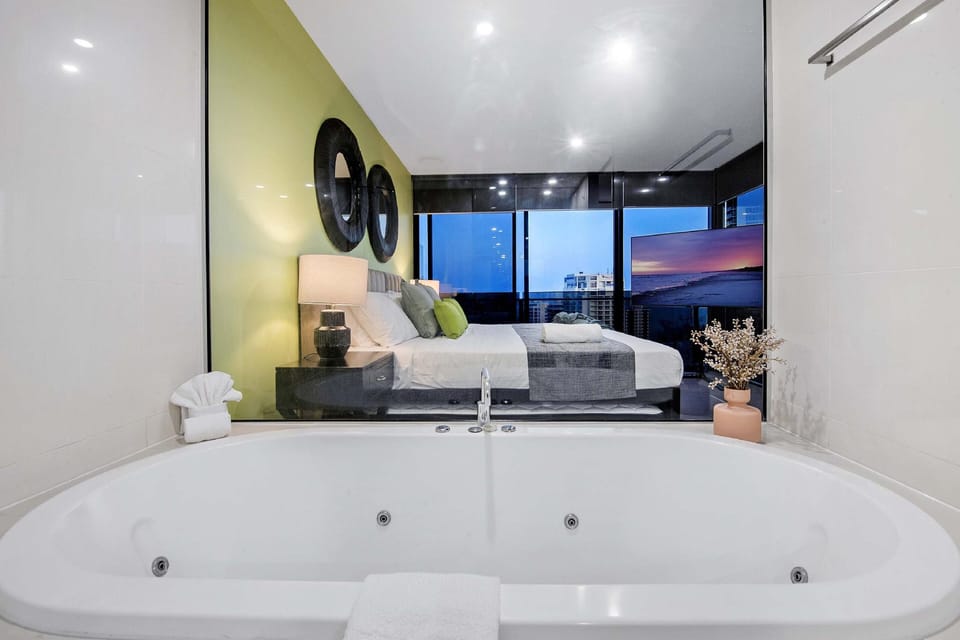 Circle on Cavill - WOWSTAY Hotel in Surfers Paradise