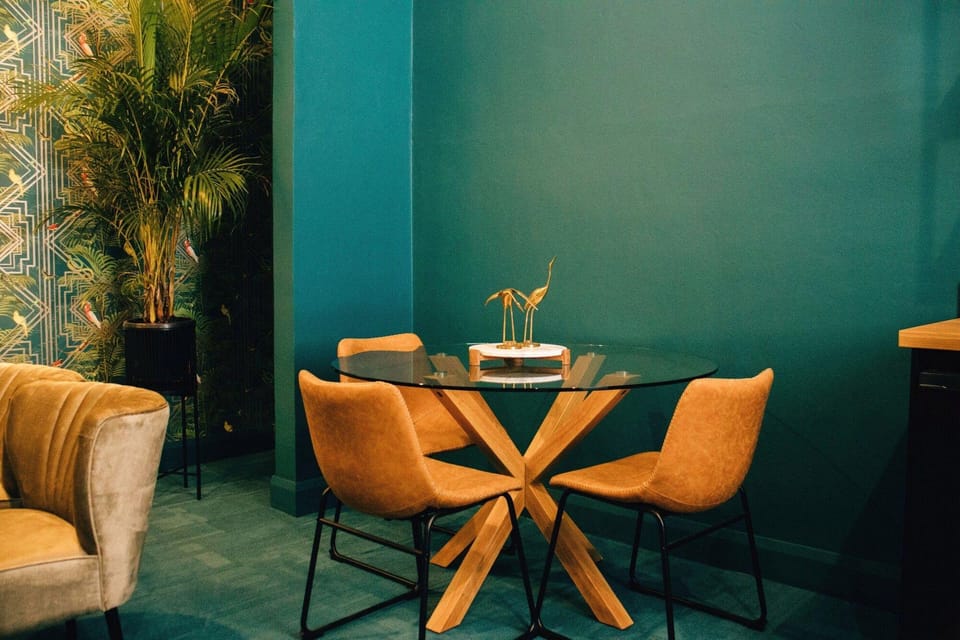 Rooms of Renown Hotel in Victoria