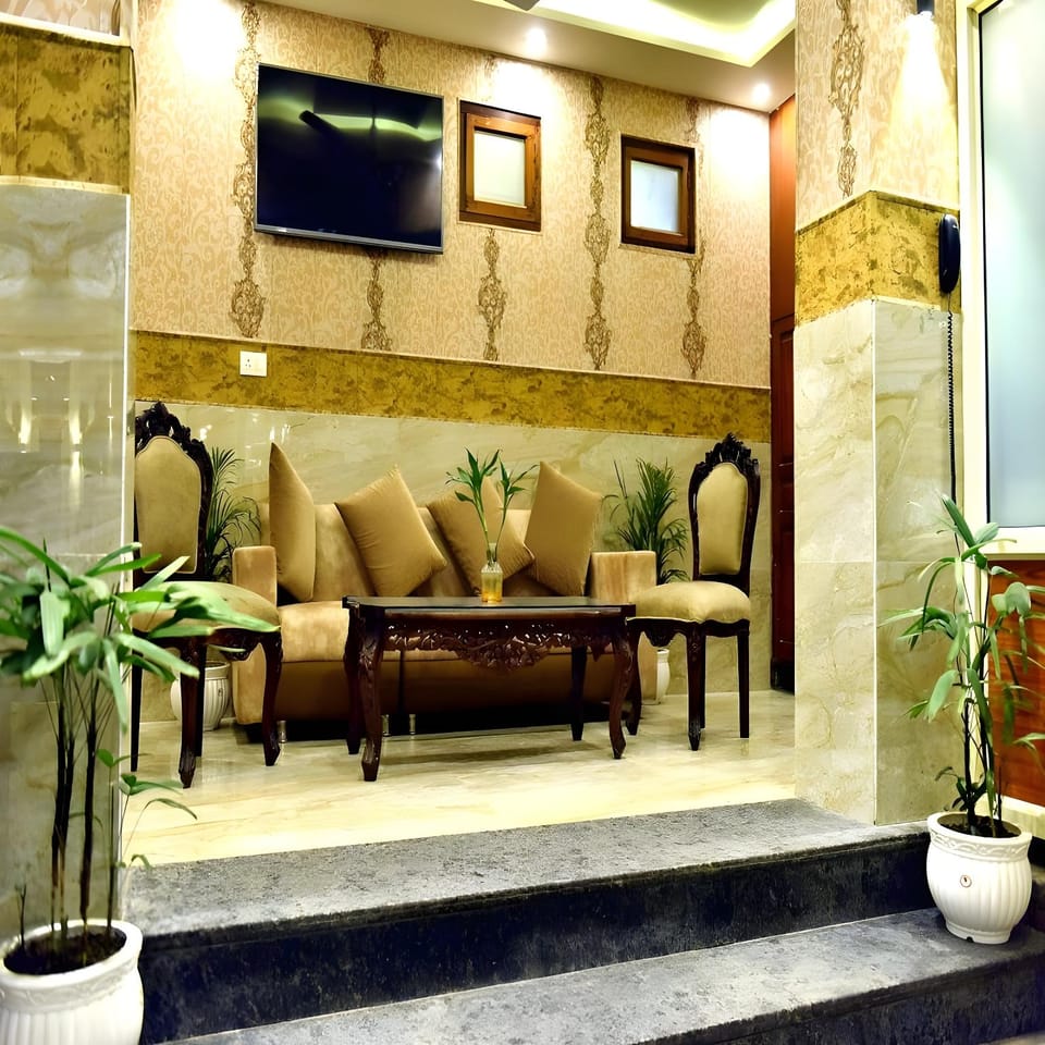 Shared lounge/TV area