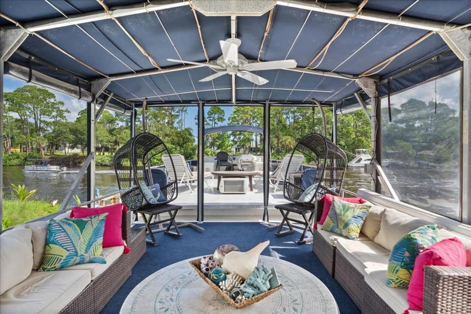 Unique Houseboat Rental Resort in Merritt Island