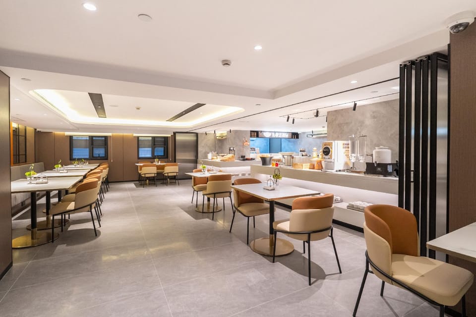Home Inn Plus Shanghai the Bund Sichuan North Road Metro Station Hotel in Shanghai