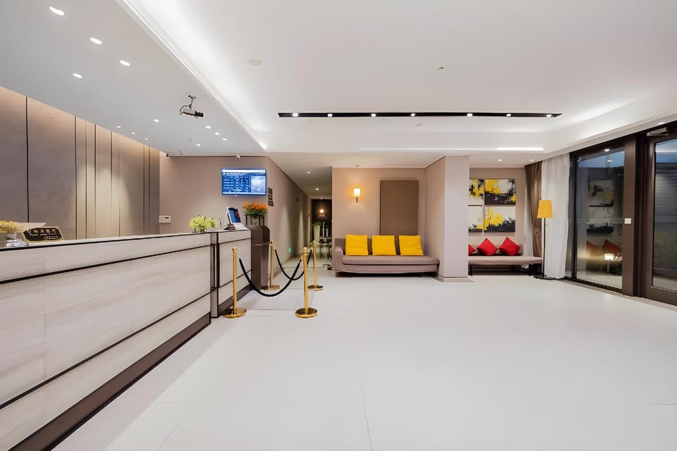 Home Inn Plus Shanghai Hongqiao Airport National Exhibition Center Hotel in Shanghai