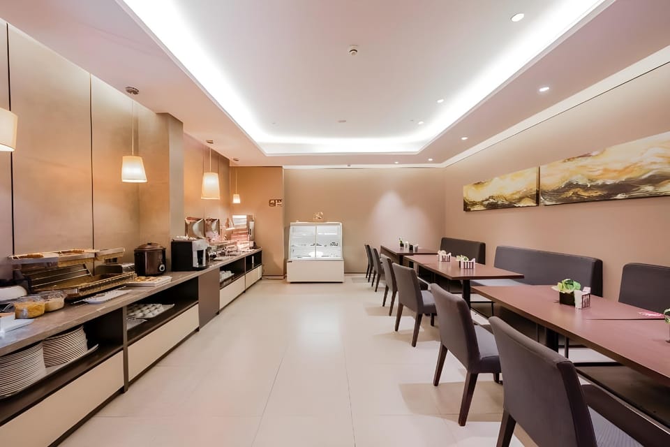 Home Inn Plus Shanghai Hongqiao Airport National Exhibition Center Hotel in Shanghai