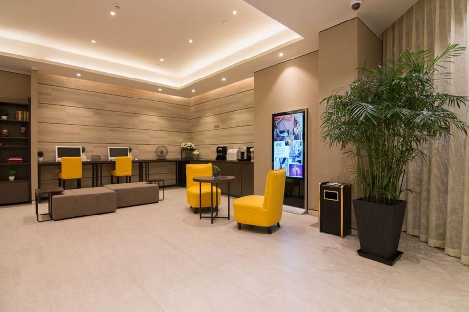 Home Inn Plus Shanghai Hongqiao Road Metro Station Hotel in Shanghai