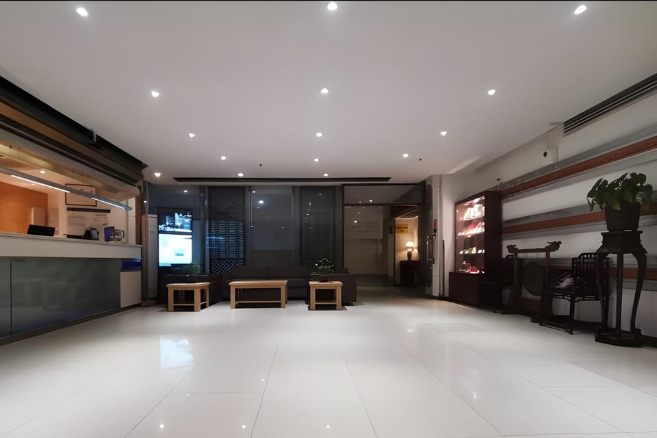 Home Inn Neo Shanghai South Station Jinjiang Park Metro Station Hotel in Shanghai
