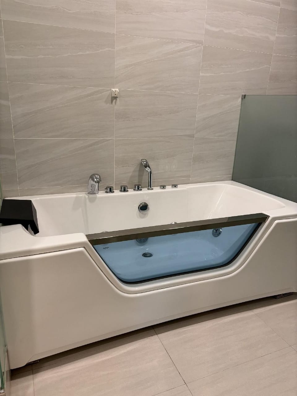 Spacious 2BR Lancaster Hotel in Ho Chi Minh City