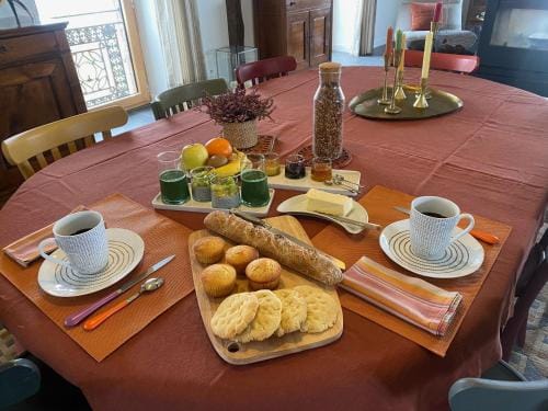 Charmante maison d'hotes avec salle de sport et repas maison - FR-1-582-507 Hotel in Auvergne-Rhône-Alpes