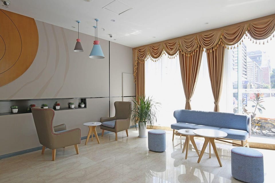 Home Inn Chengdu Southwest Jiaotong University Jiulidi Metro Station Hotel in Chengdu