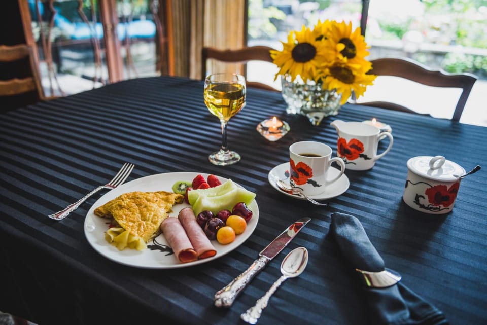 Misty Meadows B and B Hotel in Cowichan Valley