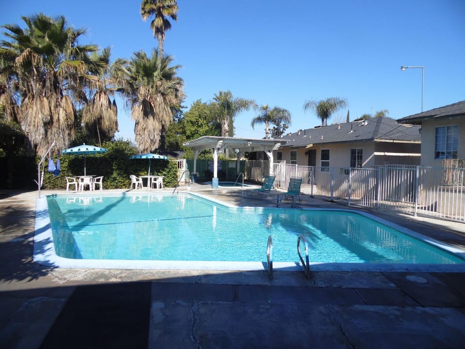 Elsinore Hot Springs & Lodge Hotel in Lake Elsinore