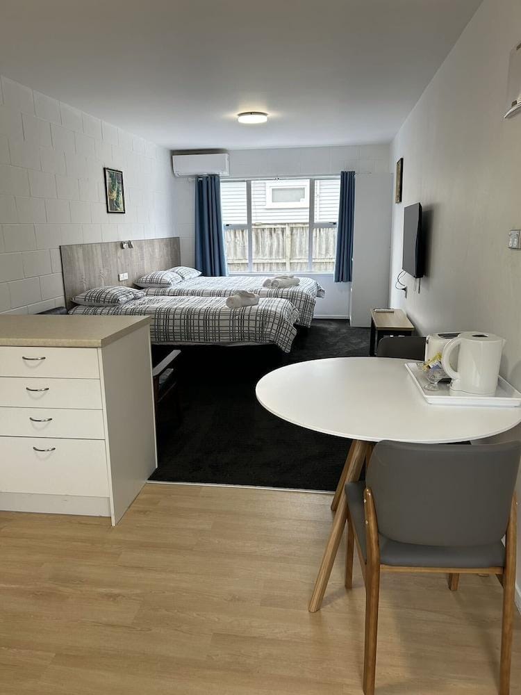 Avon Apartments Hotel in Hamilton
