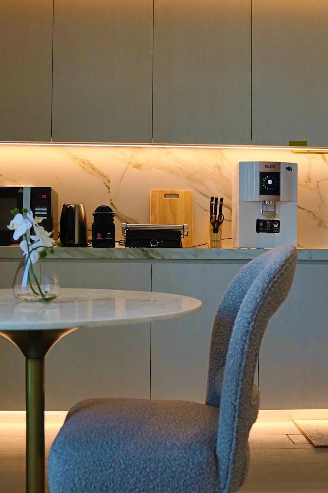 Condor Marina Star- Casa Royale VH Hotel in Dubai