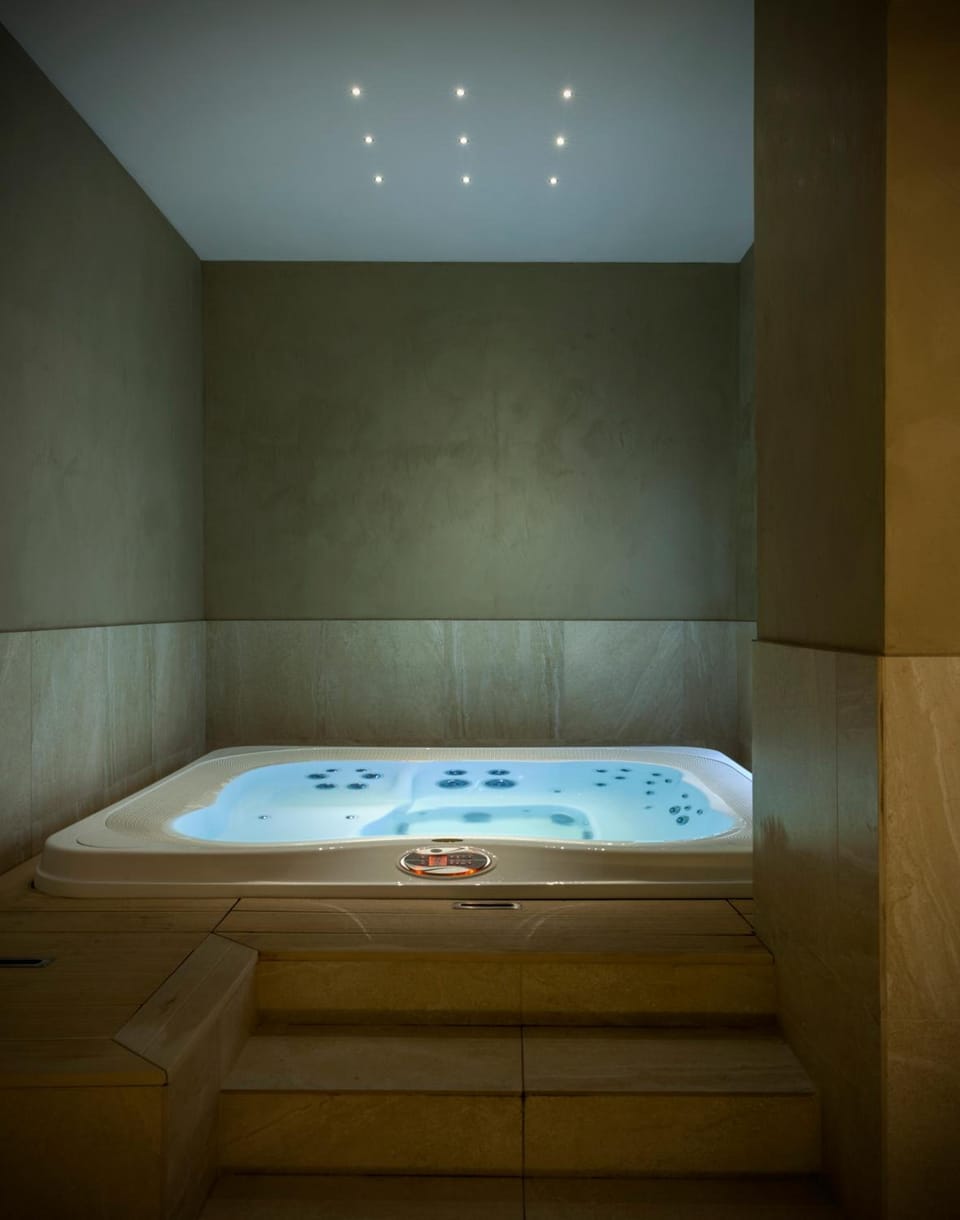 Hot tub