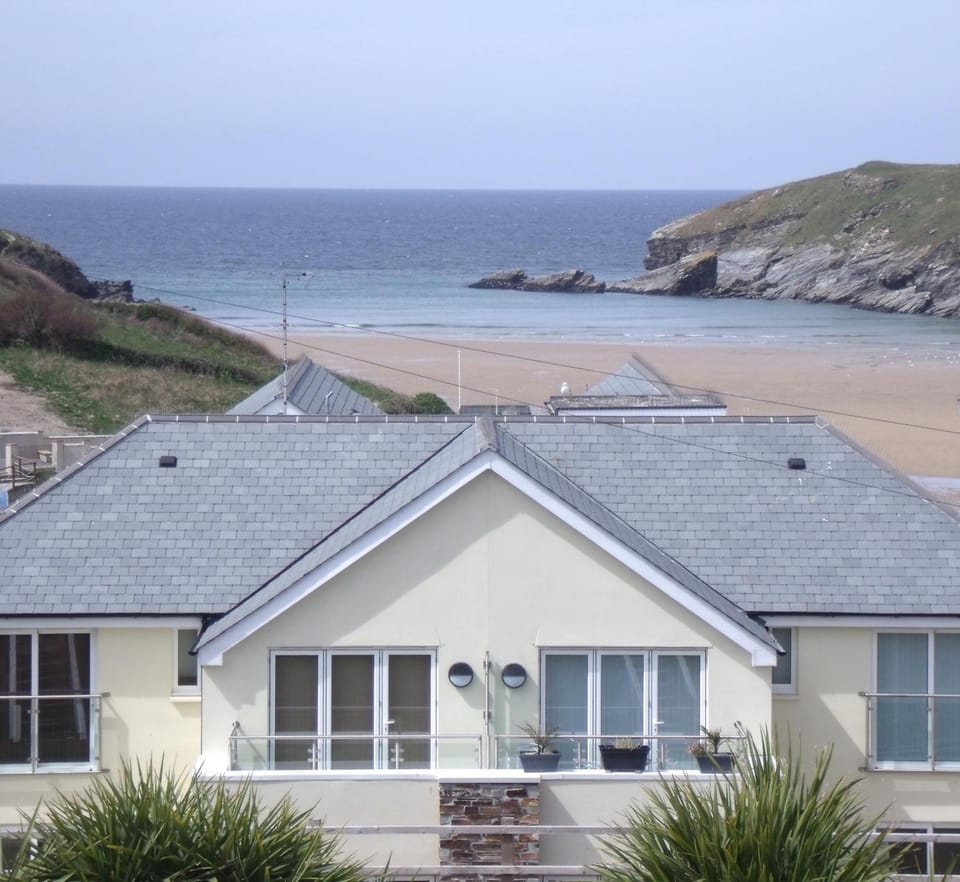 The Beach House & Porth Sands Apartments Hotel in Newquay