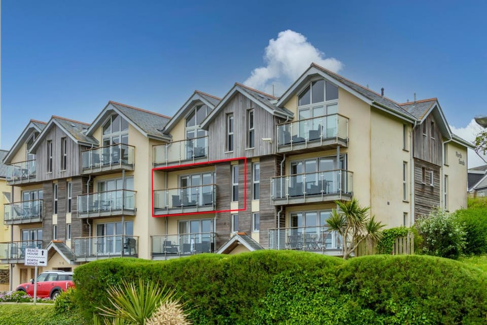 The Beach House & Porth Sands Apartments Hotel in Newquay