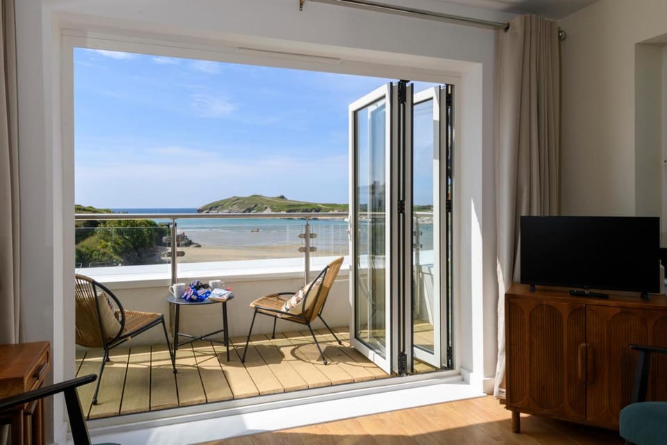 The Beach House & Porth Sands Apartments Hotel in Newquay