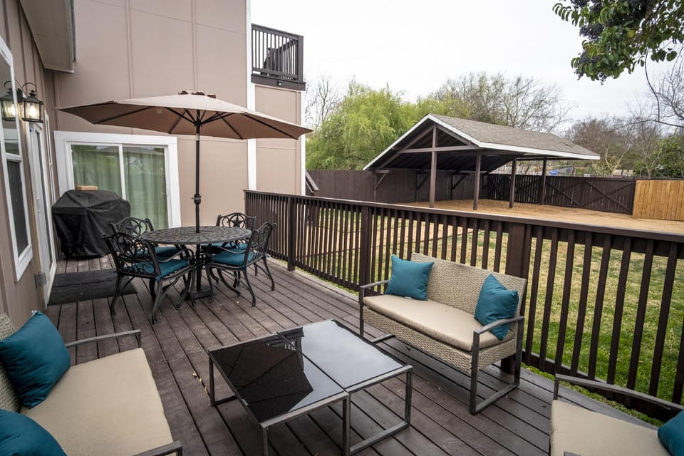 Brand NEW Large Impressive House Near Downtown! Hotel in San Antonio