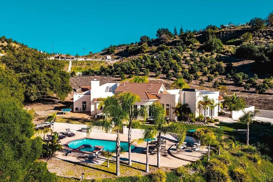 Grapevine by Avantstay Secluded 5BR Villa 4 Acres of Vineyards & Avo Groves! Hotel in Temecula
