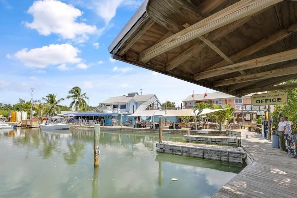 Coral Palm by Avantstay Key West Walkable Gated Community & Shared Pool Hotel in Stock Island