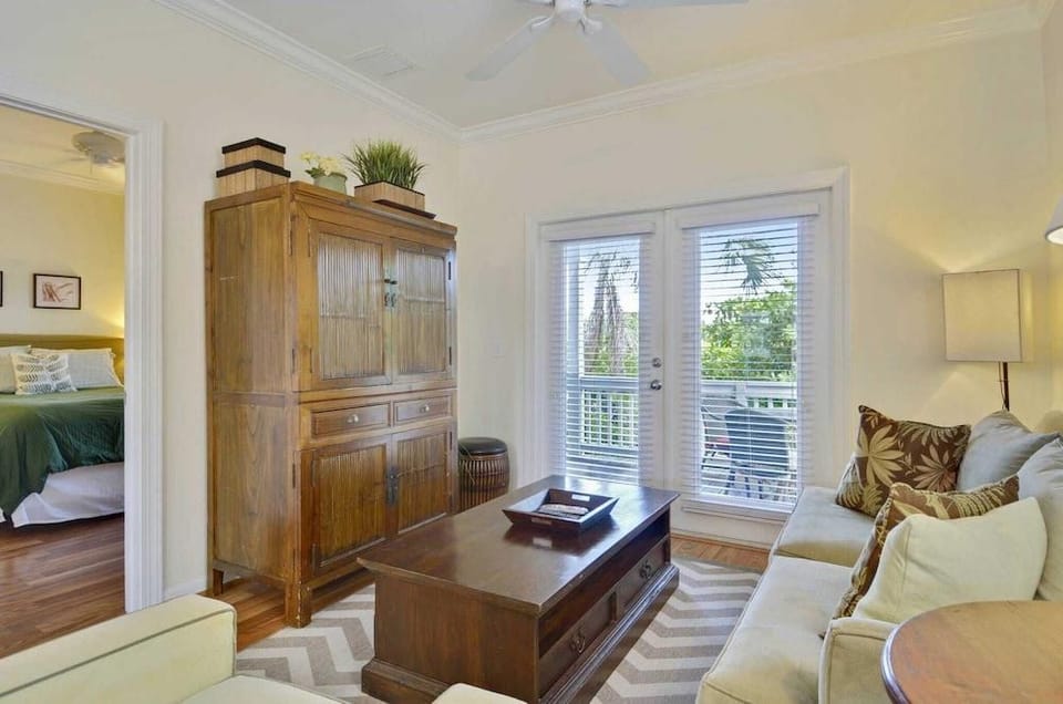 Coral Villa by Avantstay Close 2 DT Key West Shared Pool & Patio! Hotel in Stock Island