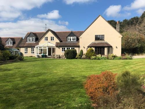 Sayang House Hotel in Wales