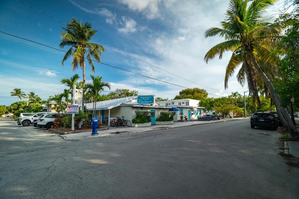 Seashell Motel Hostel in Key West