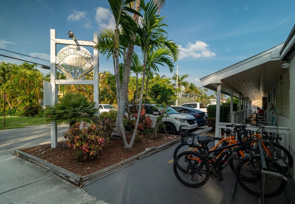 Seashell Motel Hostel in Key West