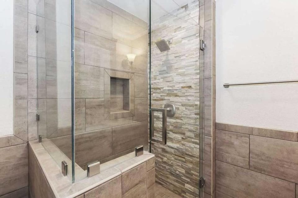 Dawn and Dusk by Avantstay Modern Cabin in Great Location w/ Home Theatre Hotel in Big Bear