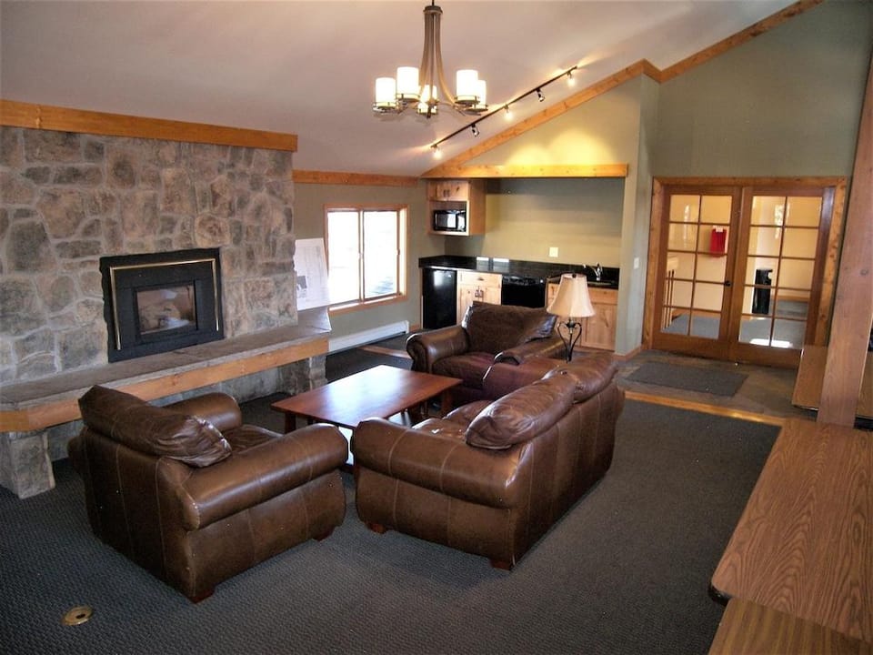 Mountainside 2 Bed 2 Bath Hotel in Frisco
