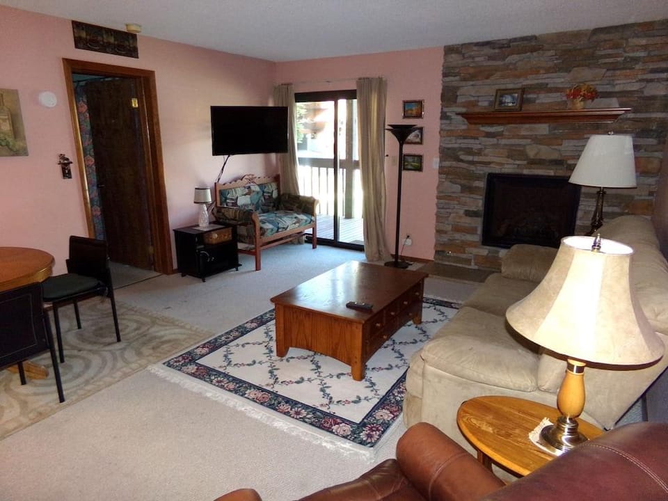 Mountainside 2 Bed 2 Bath Hotel in Frisco