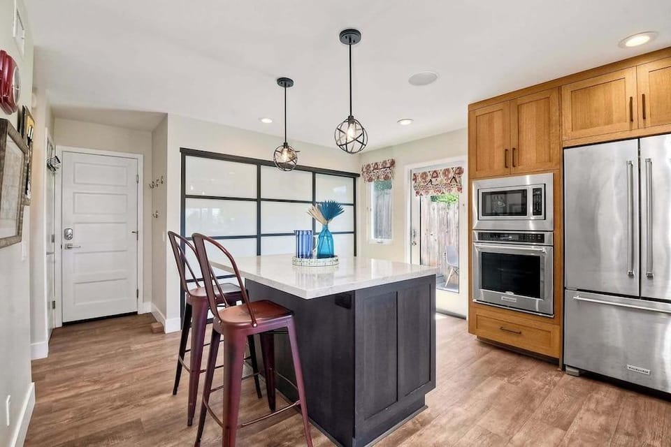 Fresh & Modern 3 BDR Just Blocks From Beach! Hotel in Encinitas