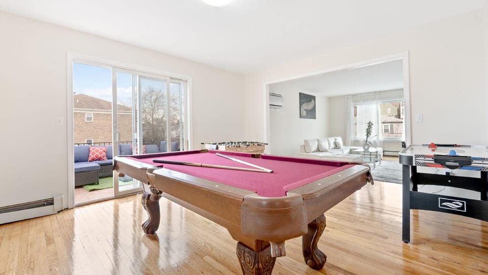 Modern Luxury Home w GameRoom & Parking Hotel in Yonkers