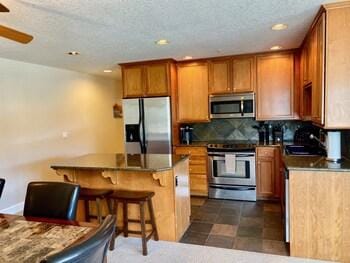 Rockaway Shores Hotel in Rockaway Beach