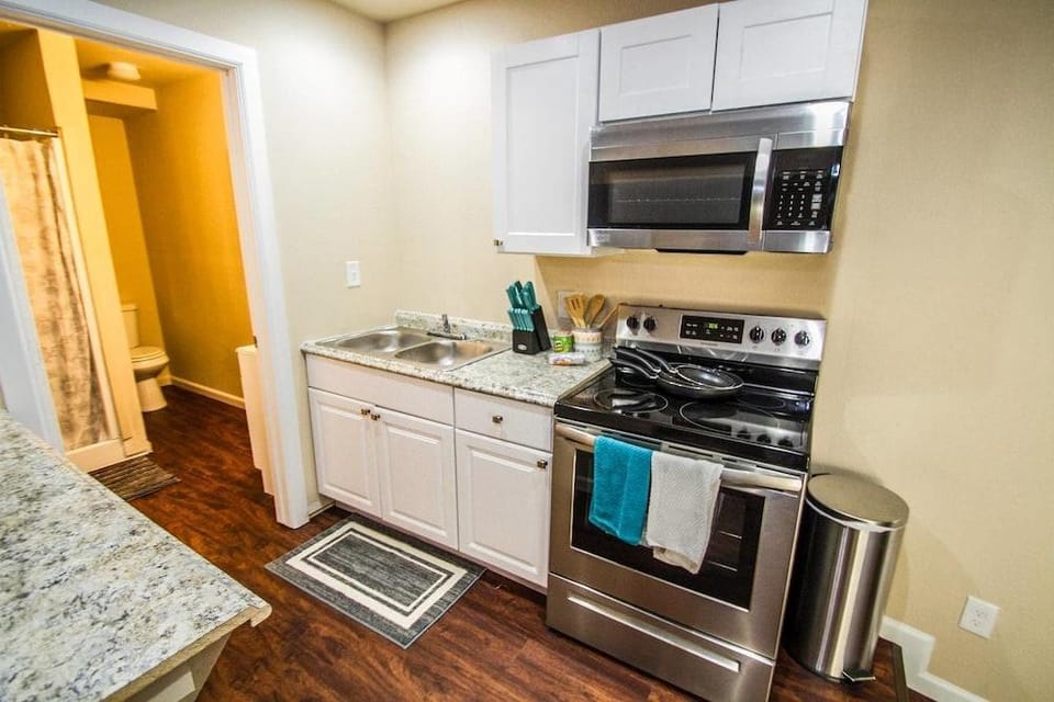 Remodeled Guest House Near Downtown/military Base Hotel in San Antonio