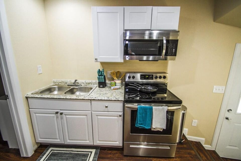 Remodeled Guest House Near Downtown/military Base Hotel in San Antonio