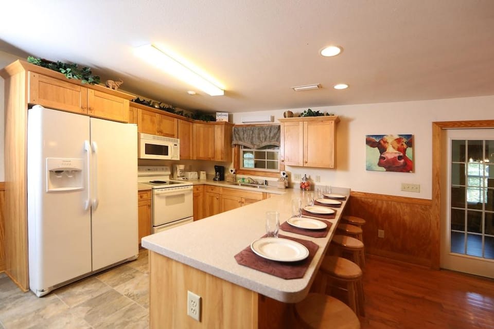 Oak Tree Lodge 3 - Fifteen Bedroom Chalet Lodge Hotel in Pigeon Forge
