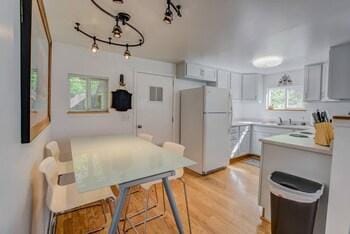 1brcolorado Cottage Charmhiking and Broadmoor Hotel in Colorado Springs