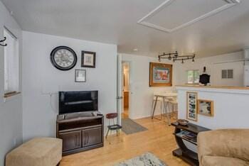1brcolorado Cottage Charmhiking and Broadmoor Hotel in Colorado Springs