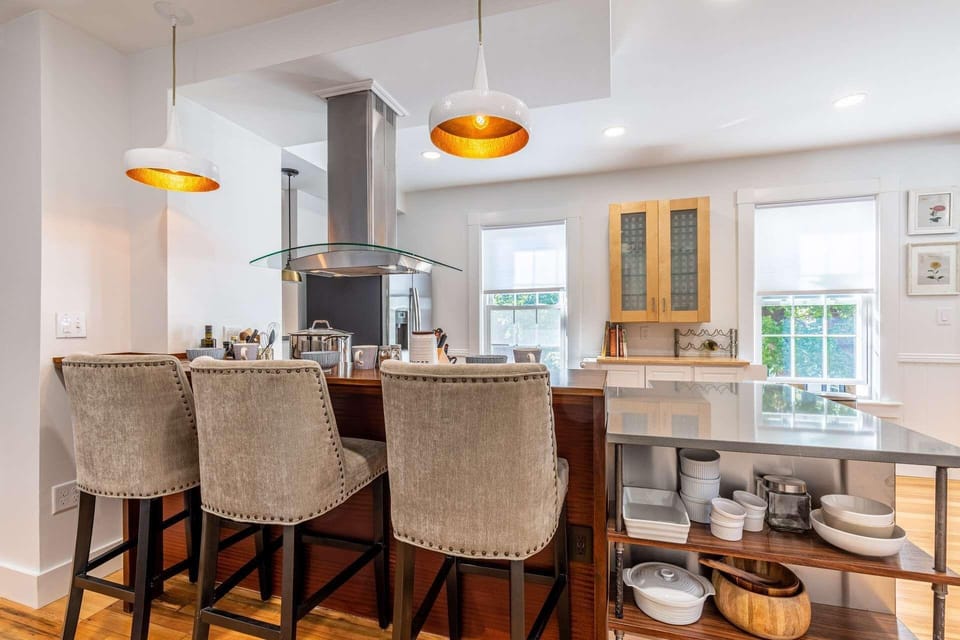 Broom & Board Hotel in Marblehead
