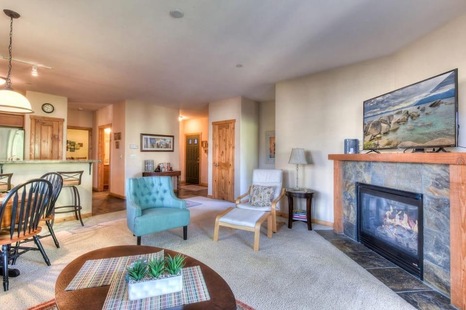 Alpine Way Lake & Sugar Bowl Resort Hotel in Truckee