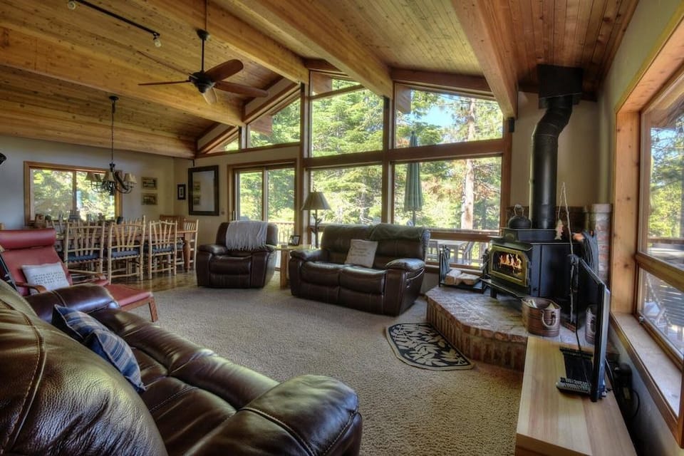 Vista Point 5 min to Kings Beach! Hotel in Tahoe Vista