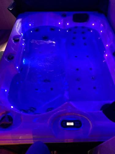 Chambre SPA Toutankhamon Hotel in Hauts-de-France
