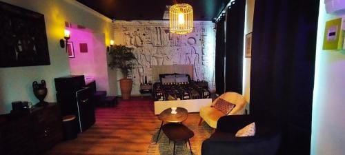 Chambre SPA Toutankhamon Hotel in Hauts-de-France