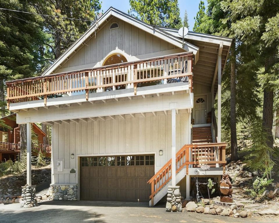 Lux Leisure Game Room & More! Hotel in Truckee