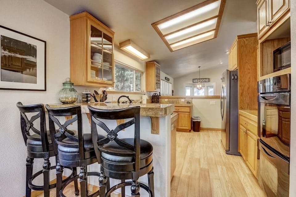 Montgomery Estates Bliss - Hot Tub, Pets, Family Fun! Hotel in South Lake Tahoe