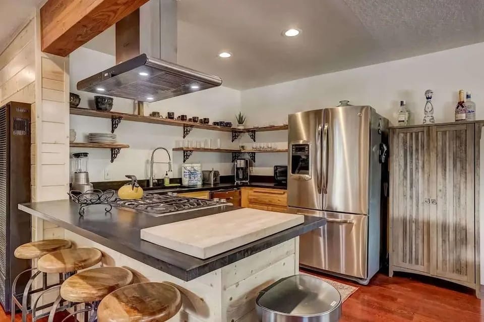 Rustic Haven - Hot tub & Pet Friendly Hotel in Sierra Nevada