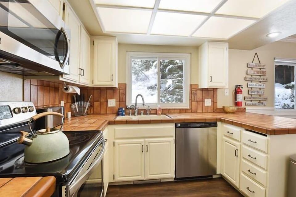 Donner Lake Delight Hotel in Truckee